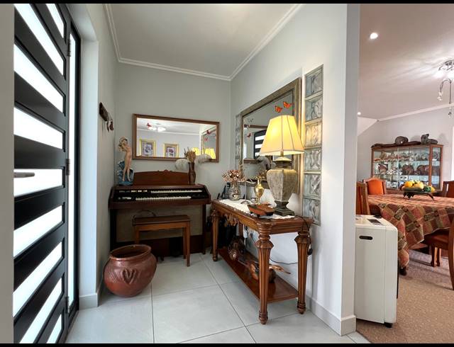 3 BEDROOM FREEHOLD FOR SALE IN JEFFREYS BAY CENTRAL